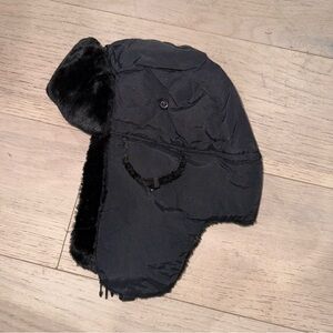 Trapper Hat warm & cozy faux fur on top and ears under chin snap to fasten NIB